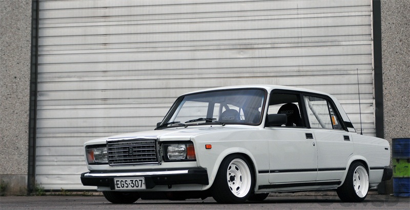Fuck it even this lada Riva looks good stanced on some rebarreled steelies